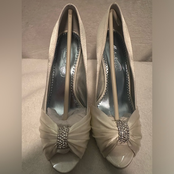 New! Ivory wedding shoe. Size‎ 9 - Picture 5 of 15
